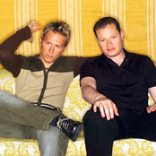 Sin Bandera - List pictures