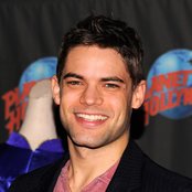 Jeremy Jordan - List pictures