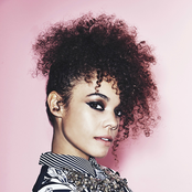 Andreya Triana - List pictures