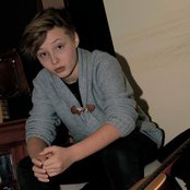 Isac Elliot - List pictures