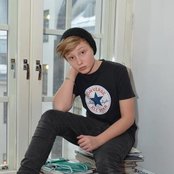 Isac Elliot - List pictures