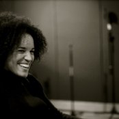 Laura Izibor - List pictures