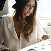 Jillette Johnson - List pictures