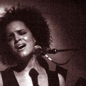 Laura Izibor - List pictures