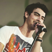 Joe Jonas - List pictures