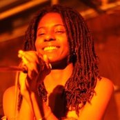 Jah9 - List pictures
