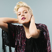 Betty Who - List pictures