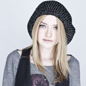 Dakota Fanning - List pictures