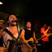 Esne Beltza - List pictures