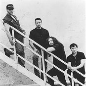 Russell Crowe & 30 Odd Foot Of Grunts - List pictures