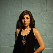 Julia Holter - List pictures