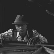 Javier - List pictures