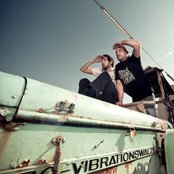 Aka Aka - List pictures