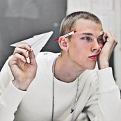 Machine Gun Kelly - List pictures