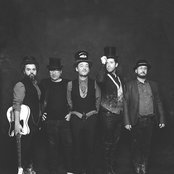 Love Of Lesbian - List pictures