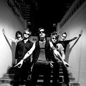Hinder - List pictures