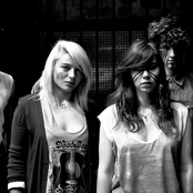 Hyphen Hyphen - List pictures