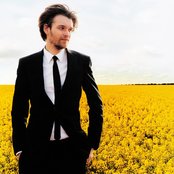 Fyfe Dangerfield - List pictures