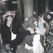 Uh Huh Her - List pictures