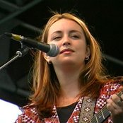 Tara Maclean - List pictures