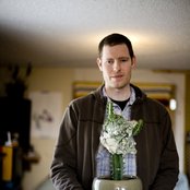 Chad Vangaalen - List pictures