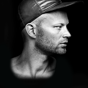 Tomas Barfod - List pictures