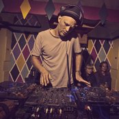 Tomas Barfod - List pictures