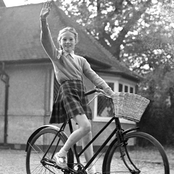 Julie Andrews - List pictures