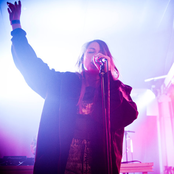 Alina Devecerski - List pictures