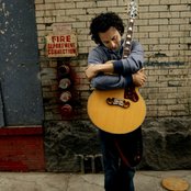 Keaton Simons - List pictures