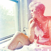 Betty Who - List pictures