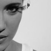 Tiê - List pictures