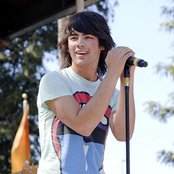 Joe Jonas - List pictures