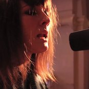 Cate Le Bon - List pictures