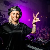 Christina Novelli - List pictures