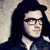Nicolas Jaar - List pictures