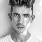 Ayer - List pictures