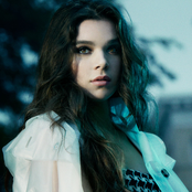 Hailee Steinfeld - List pictures