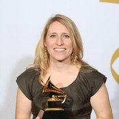 Laura Story - List pictures