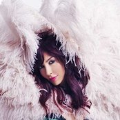 Hande Yener - List pictures