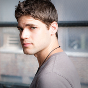 Jeremy Jordan - List pictures