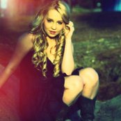 Raelynn - List pictures