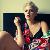 Betty Who - List pictures