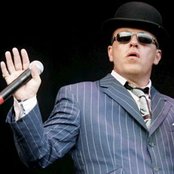 Suggs - List pictures