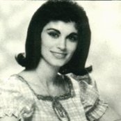 Kay Adams - List pictures