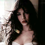 Ivi Adamou - List pictures