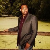 Eric Roberson - List pictures