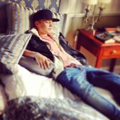 Isac Elliot - List pictures