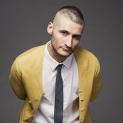 Kissy Sell Out - List pictures