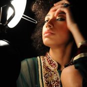 Andy Allo - List pictures